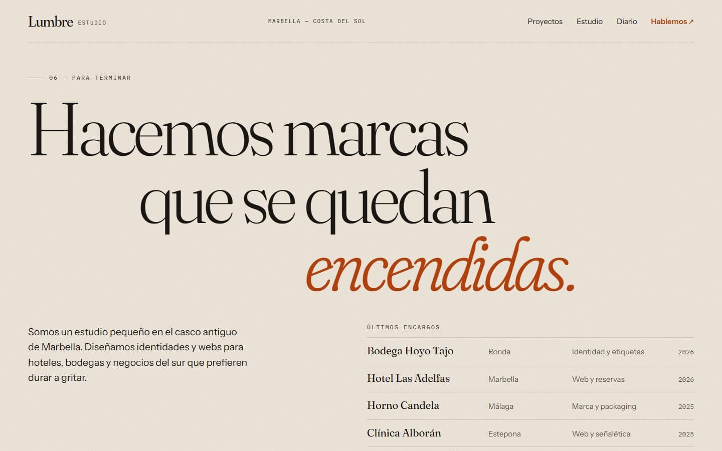 Lo que generó la IA con el prompt Completo de Footer que se descubre como un telón